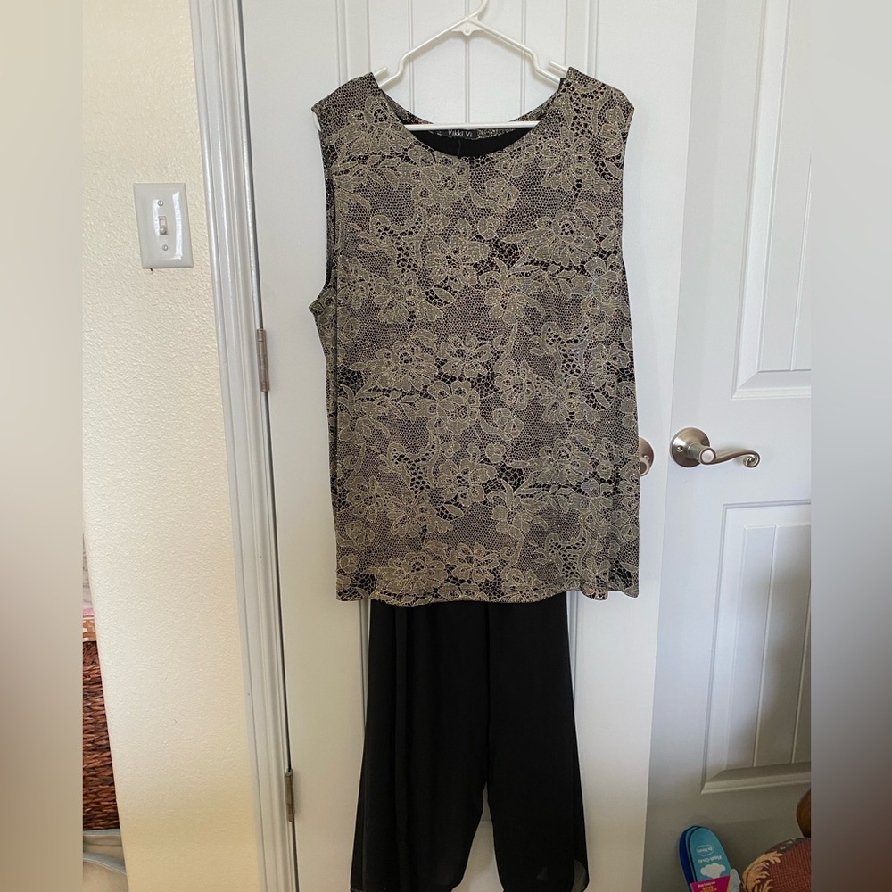 Vikki V Classic top